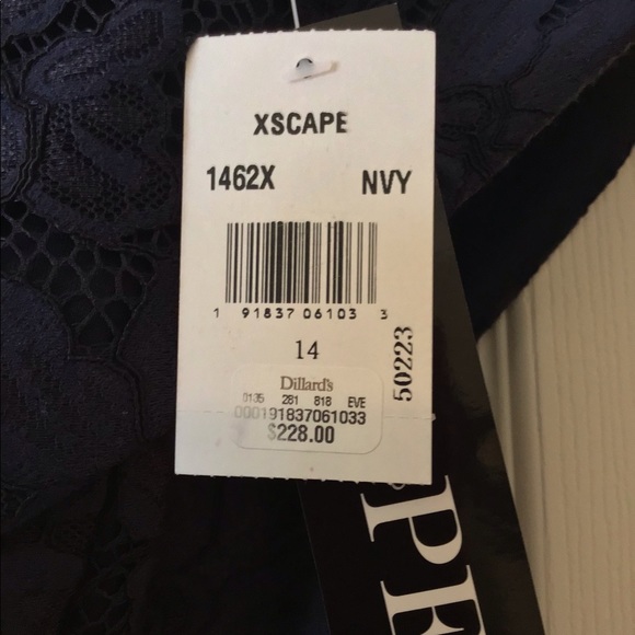 Xcape Off-the-shoulder lace long dress (navy) - Picture 3 of 3